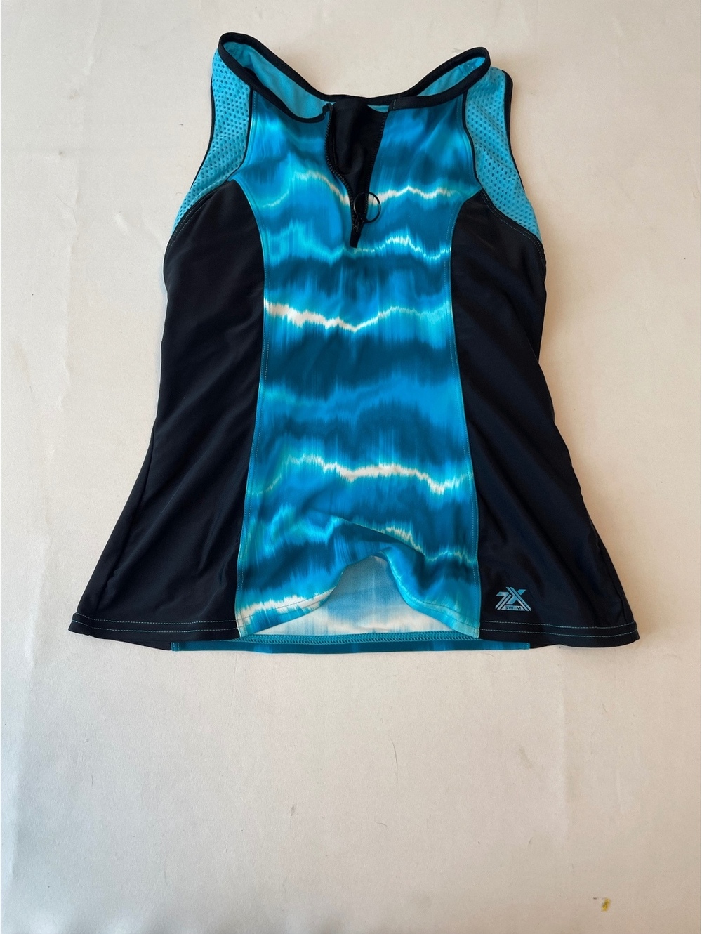 2XU Women's Athletic Tank Top Blue and Black Size Medium